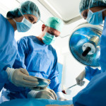 Dottori che operano1 150x150 Chirurgia orale